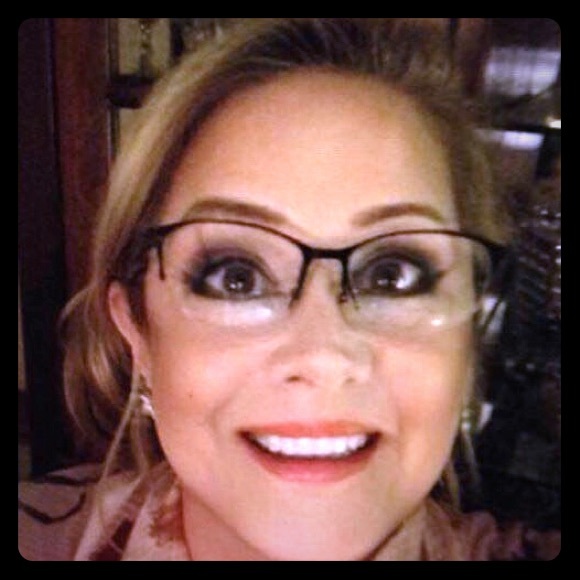 Meet your Posher, Delinda - Picture 1 of 3